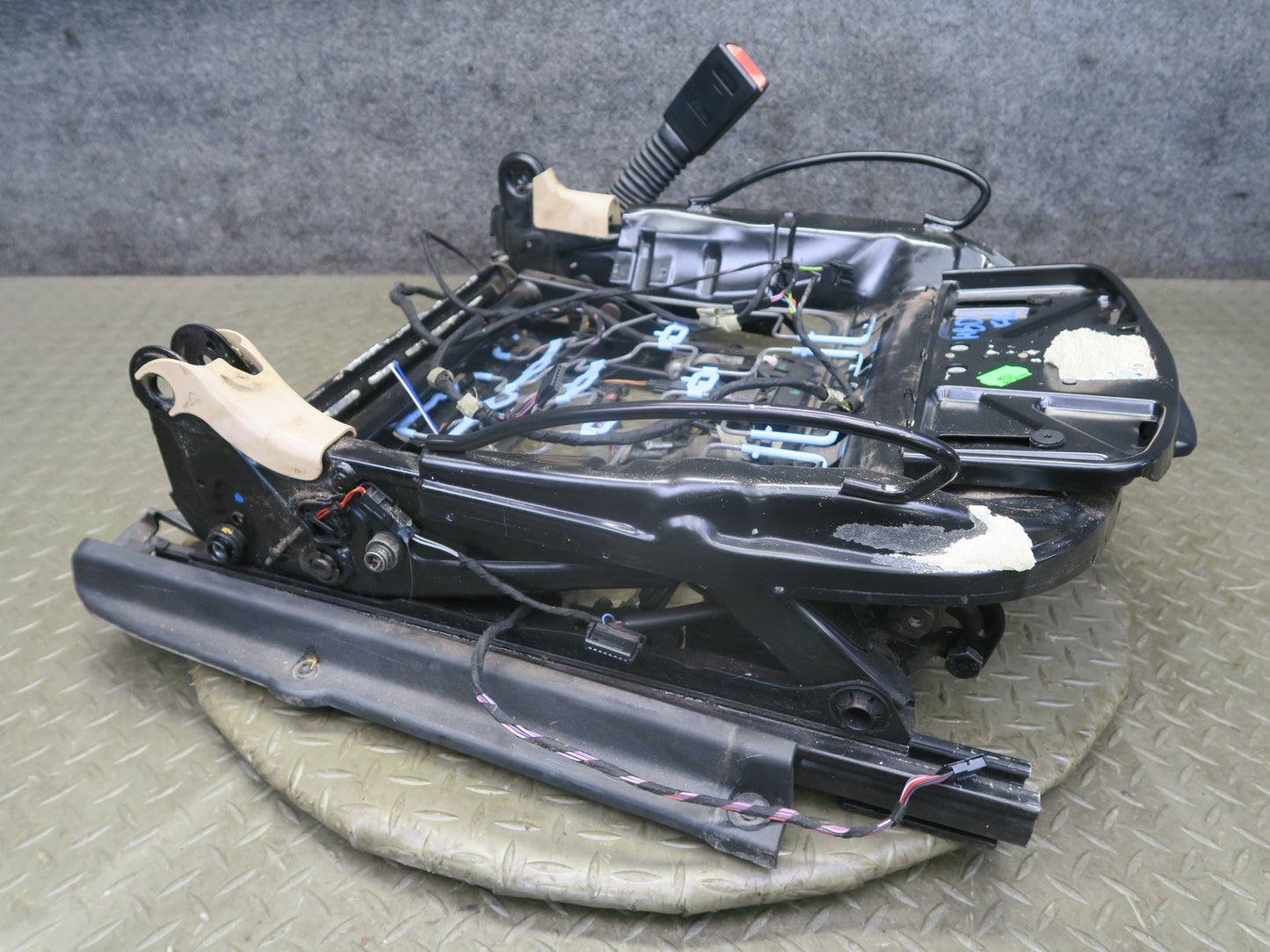 01-06 BMW E46 330ci Convert Front Right Seat Lower Frame Track Rail w Motor OEM
