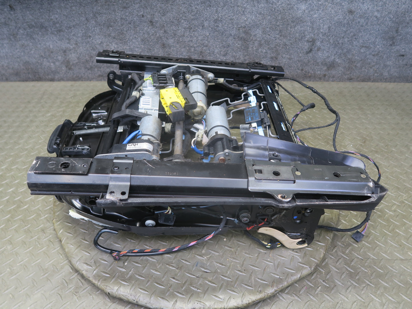 01-06 BMW E46 330ci Convert Front Right Seat Lower Frame Track Rail w Motor OEM