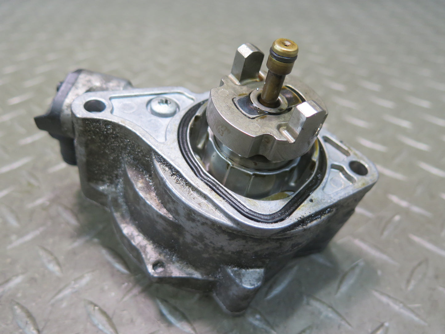 2014-2019 Range Rover Sport L494 Brake Vacuum  Pump