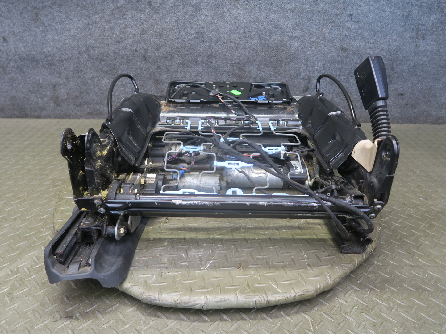 01-06 BMW E46 330ci Convert Front Left Seat Lower Frame Track Rail w Motor OEM