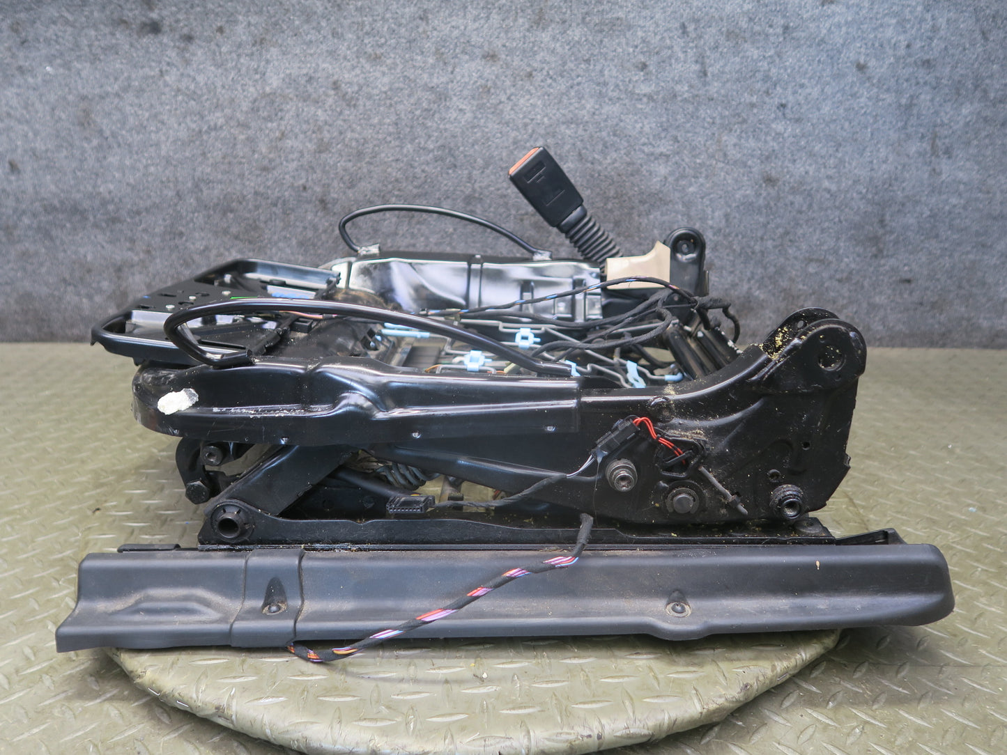 01-06 BMW E46 330ci Convert Front Left Seat Lower Frame Track Rail w Motor OEM