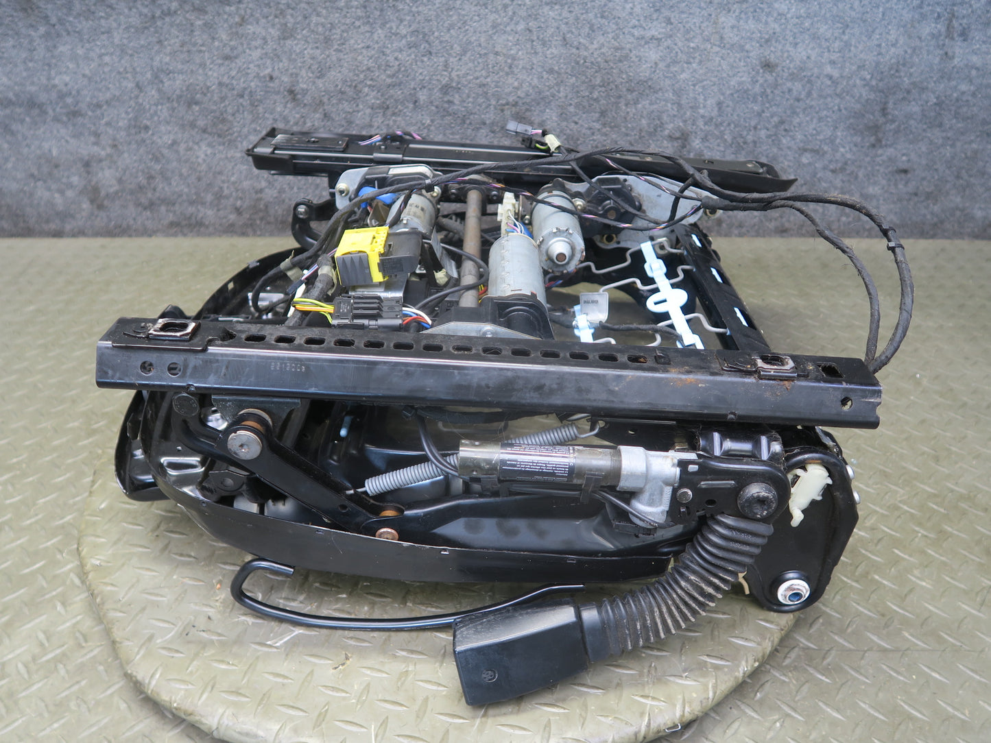 01-06 BMW E46 330ci Convert Front Left Seat Lower Frame Track Rail w Motor OEM