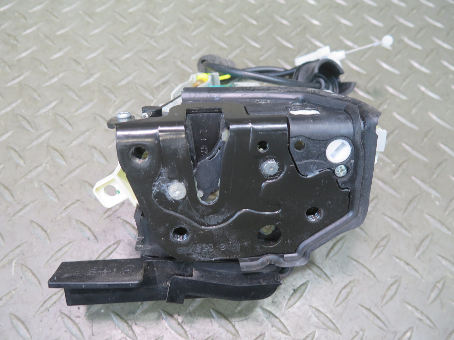 2010-2016 Porsche Panamera 970 Front Right Pass Side Door Lock Latch Actuator