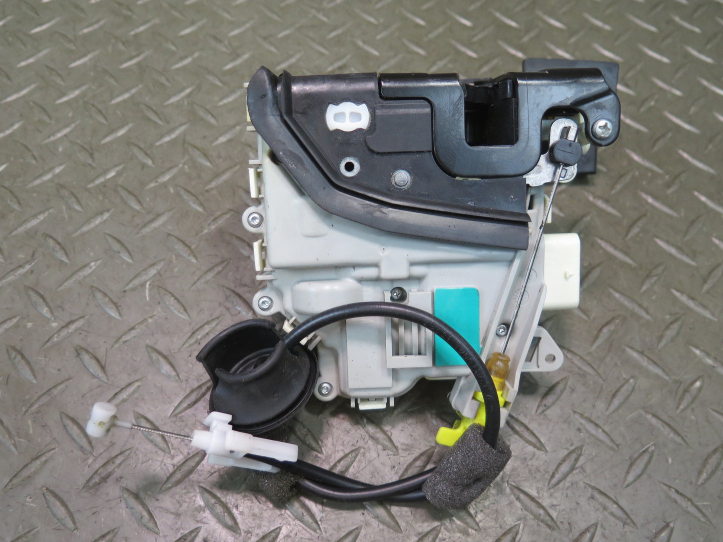 2010-2016 Porsche Panamera 970 Front Right Pass Side Door Lock Latch Actuator