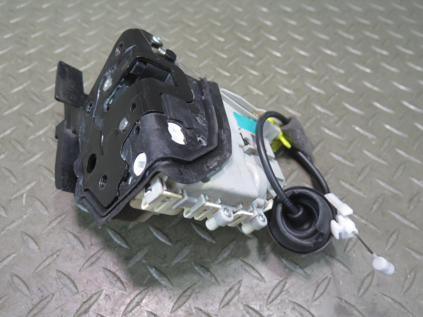 2010-2016 Porsche Panamera 970 Front Right Pass Side Door Lock Latch Actuator