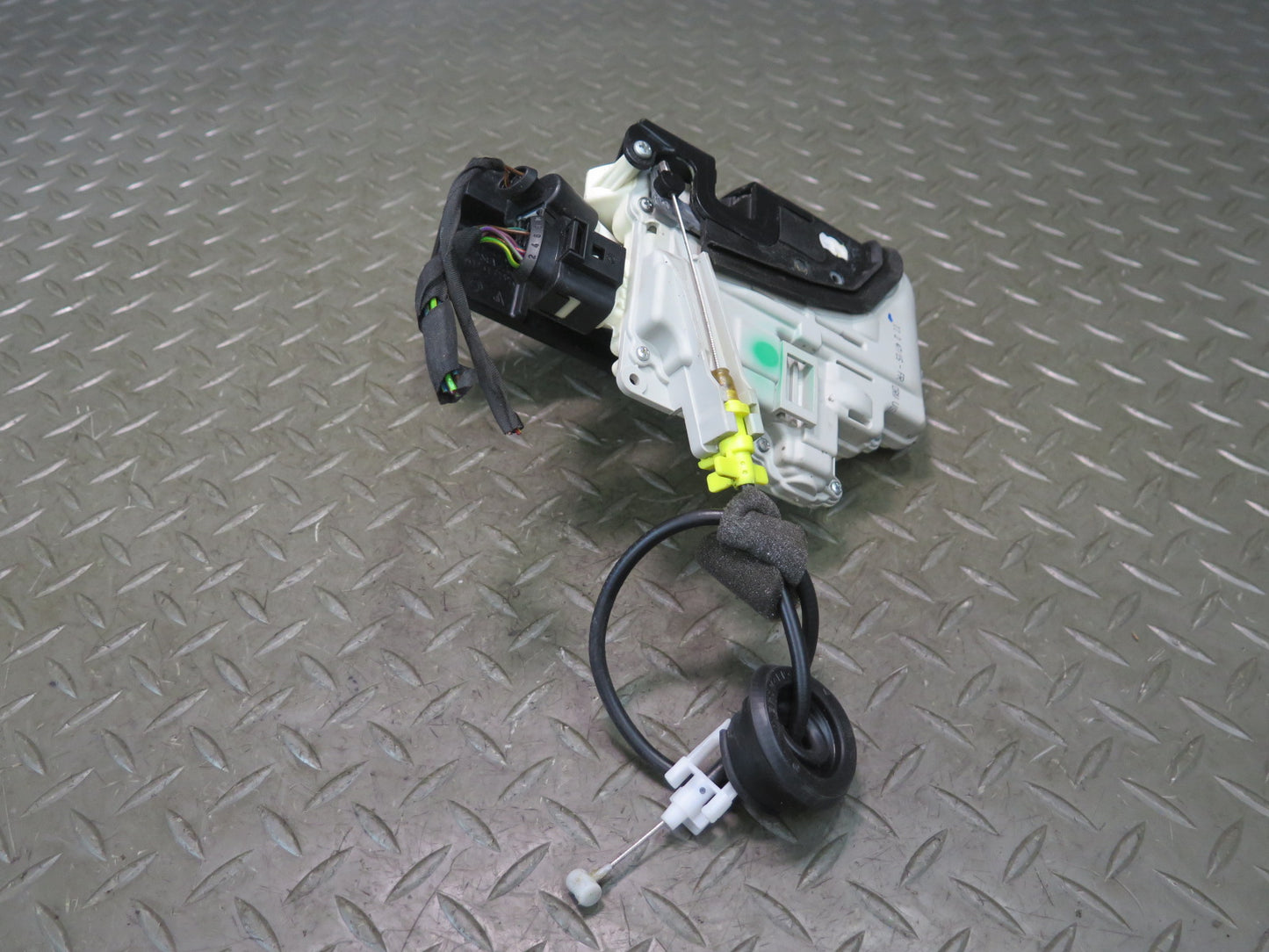 2010-2016 Porsche Panamera 970 Front Left Driver Side Door Lock Latch Actuator