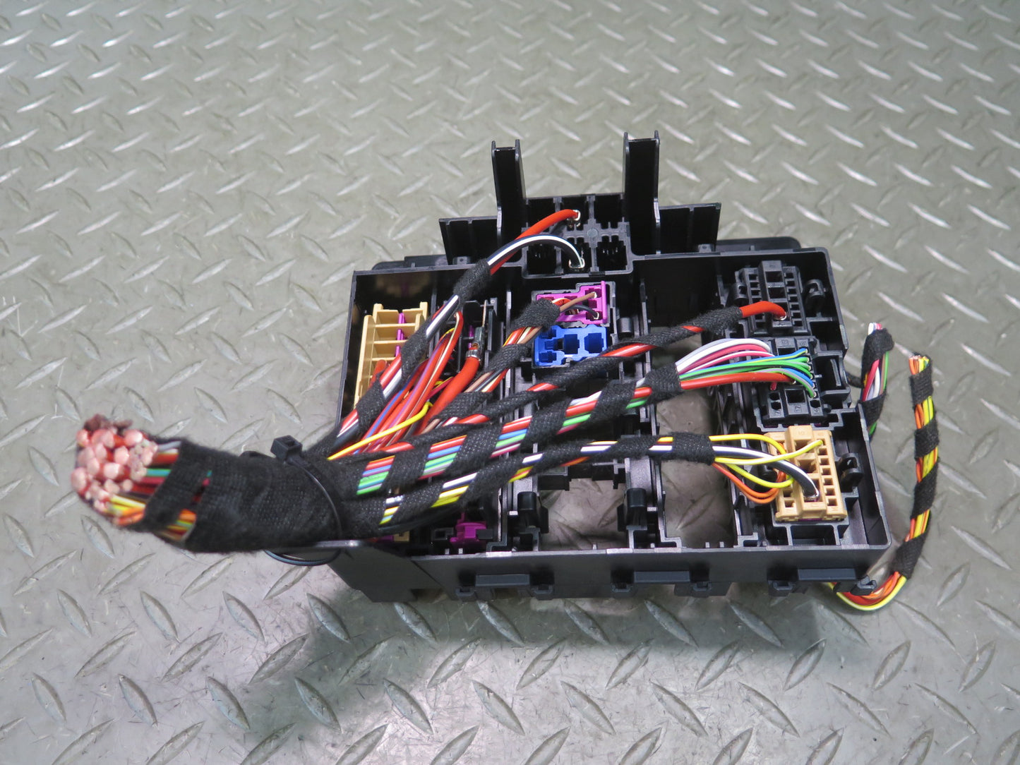 2010-2016 Porsche Panamera 970 Under Dash Cabin Fuse Relay Box Module