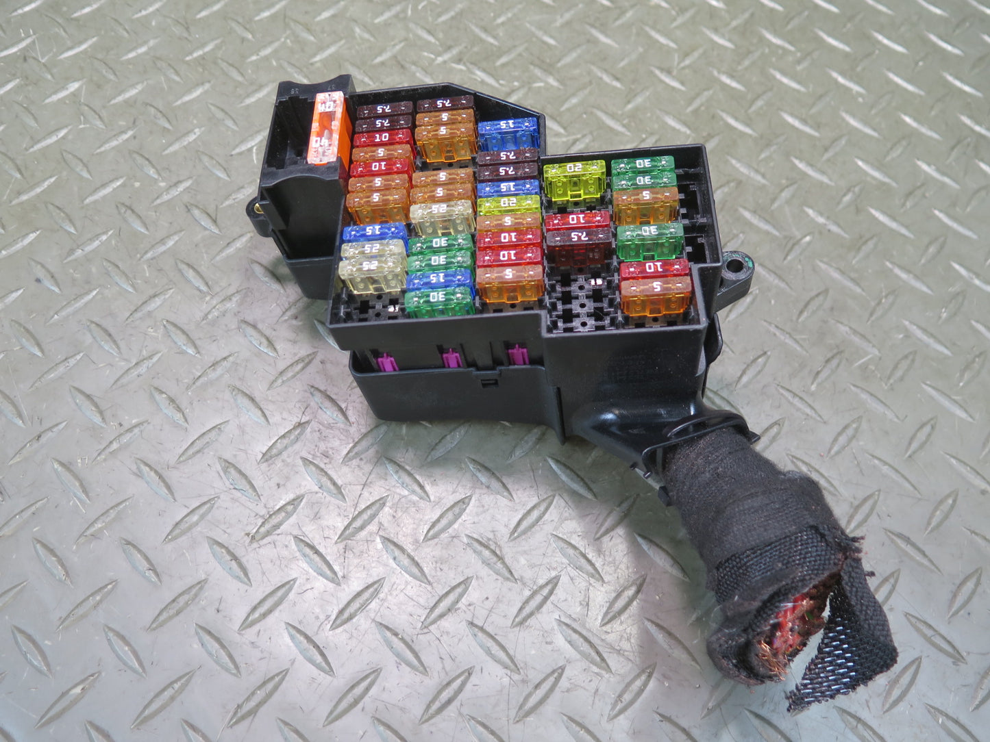 2010-2016 Porsche Panamera 970 Left Side Cabin Fuse Relay Box Module