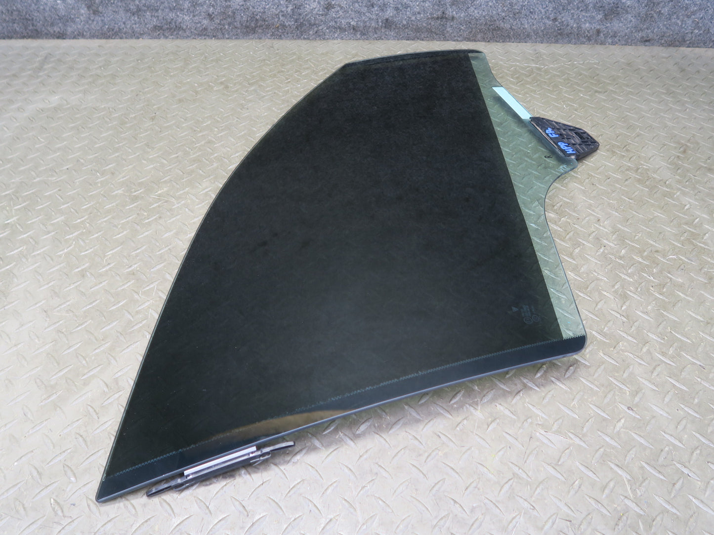2010-2016 Porsche Panamera 970 Front Right Pass Side Door Window Glass