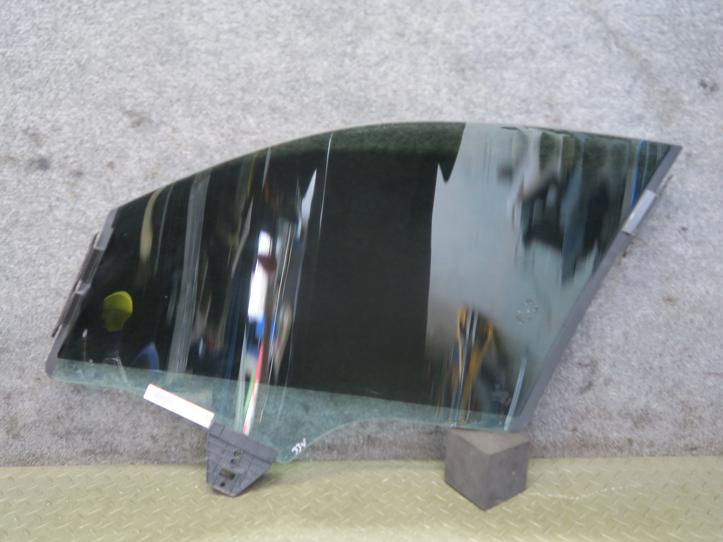 2010-2016 Porsche Panamera 970 Front Right Pass Side Door Window Glass