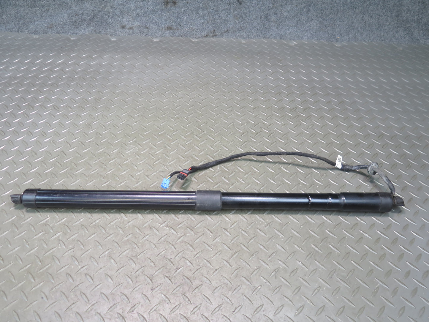 2010-2016 Porsche Panamera 970 Rear Trunk Lid Lift Shock Strut Support Set of 2