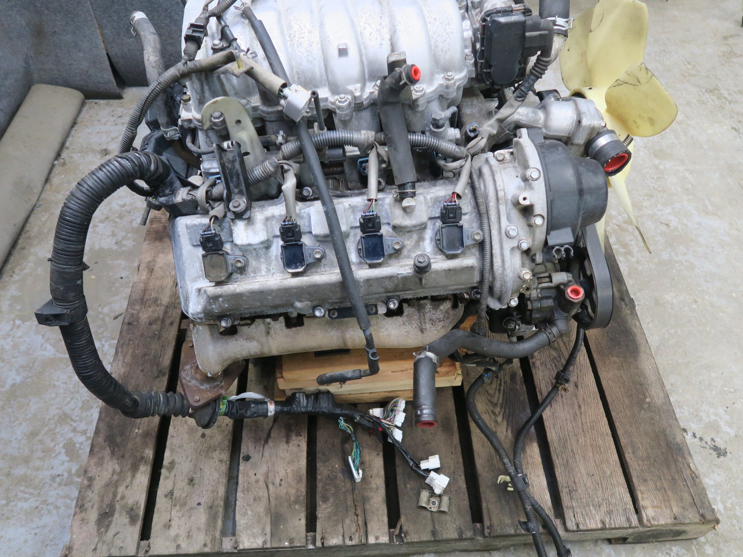 2004 Lexus UZJ100L LX470 4.7L V8 2UZFE Complete Engine Motor VIN T 5th Digit