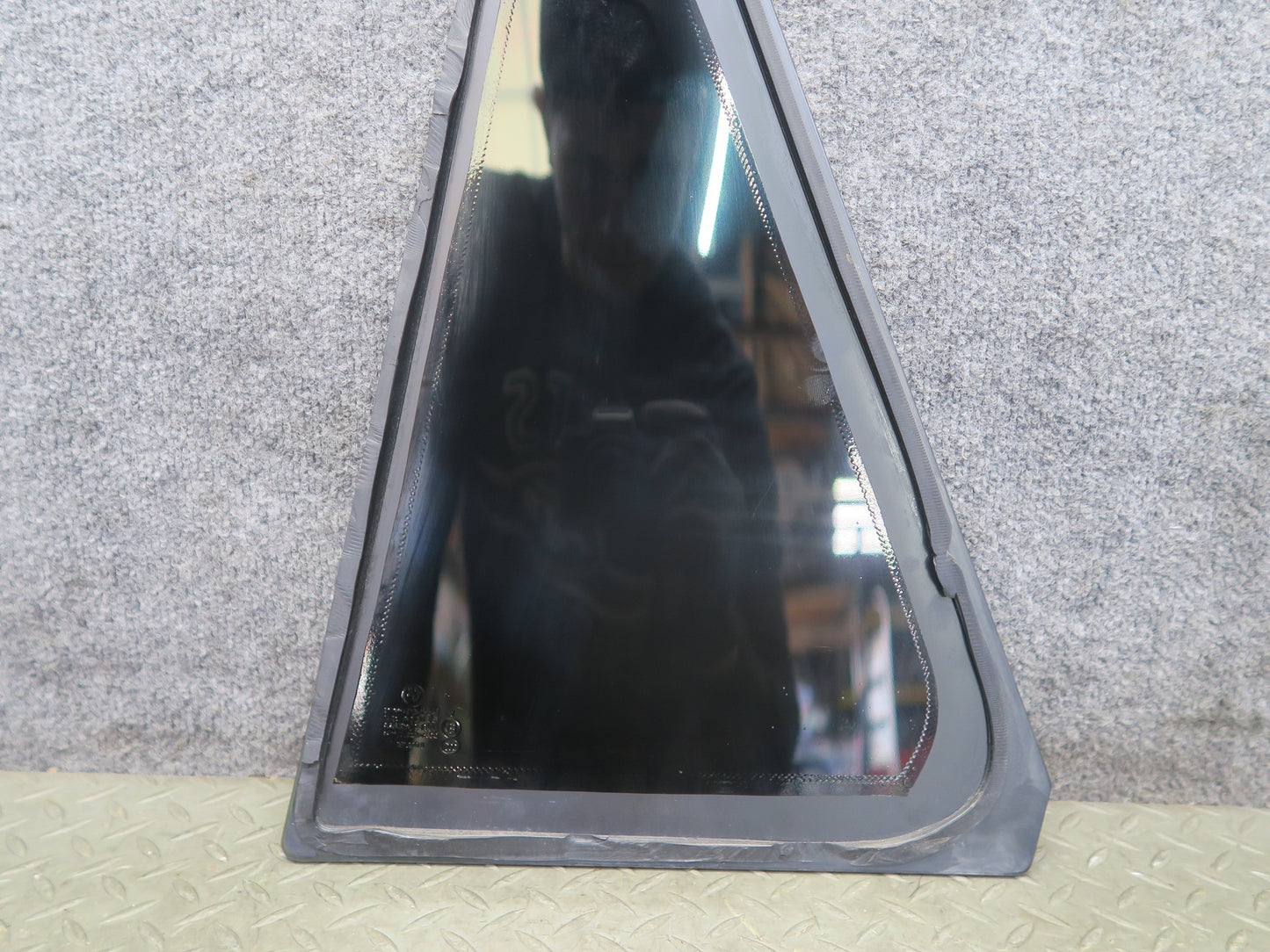 00-06 BMW E53 X5 Rear Right Door Fixed Corner Glass Window OEM