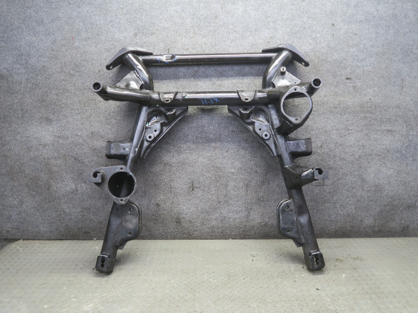00-06 BMW E53 X5 Front Engine Suspension Crossmember Carrier Frame Cradle OEM