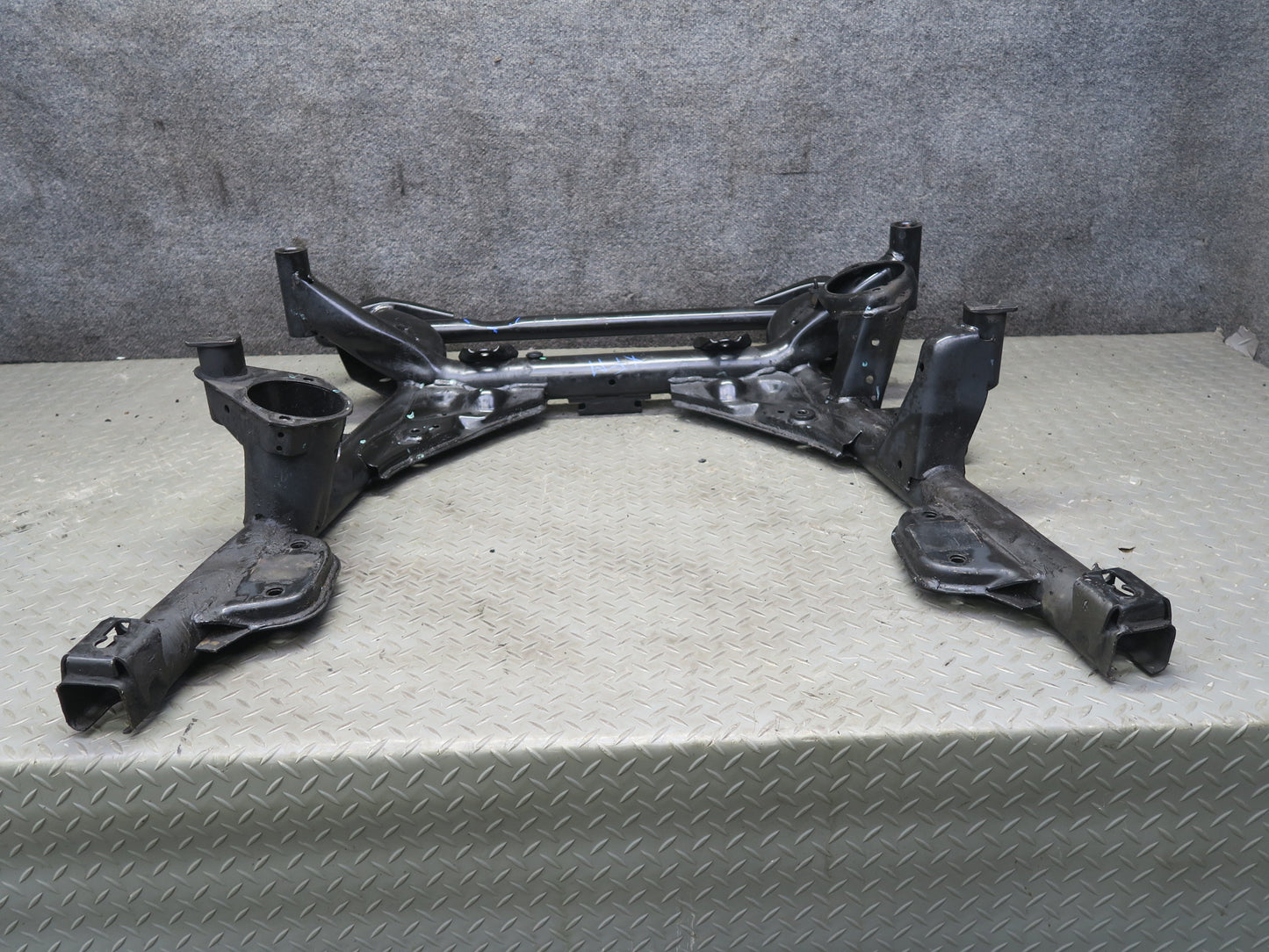00-06 BMW E53 X5 Front Engine Suspension Crossmember Carrier Frame Cradle OEM