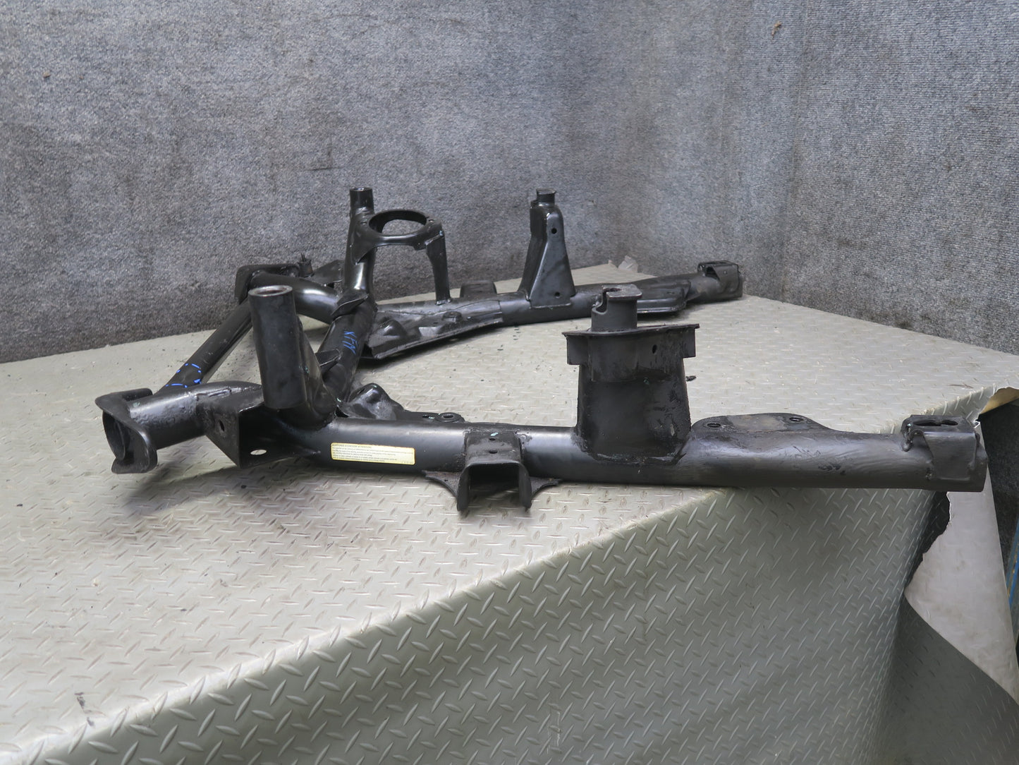 00-06 BMW E53 X5 Front Engine Suspension Crossmember Carrier Frame Cradle OEM