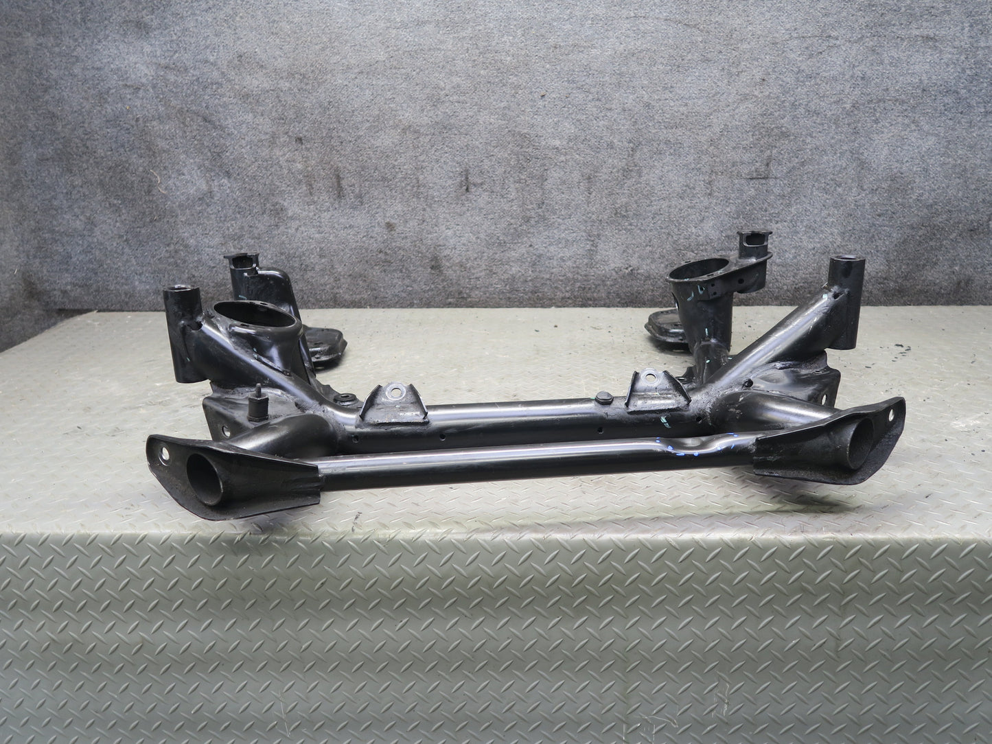 00-06 BMW E53 X5 Front Engine Suspension Crossmember Carrier Frame Cradle OEM