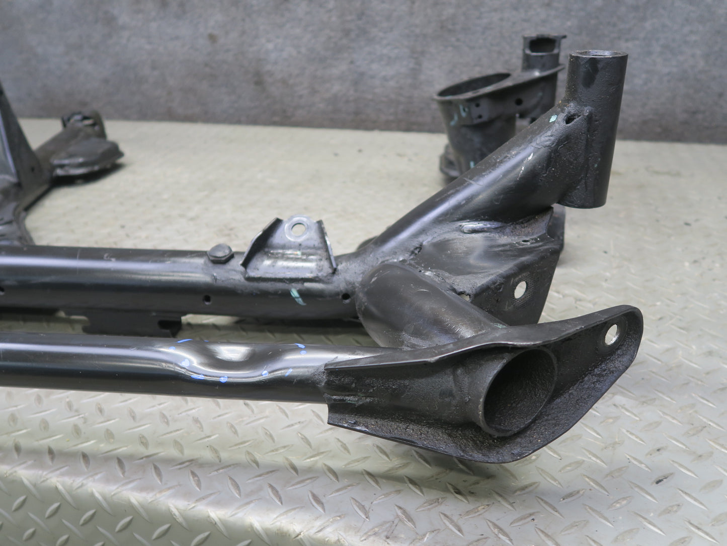 00-06 BMW E53 X5 Front Engine Suspension Crossmember Carrier Frame Cradle OEM