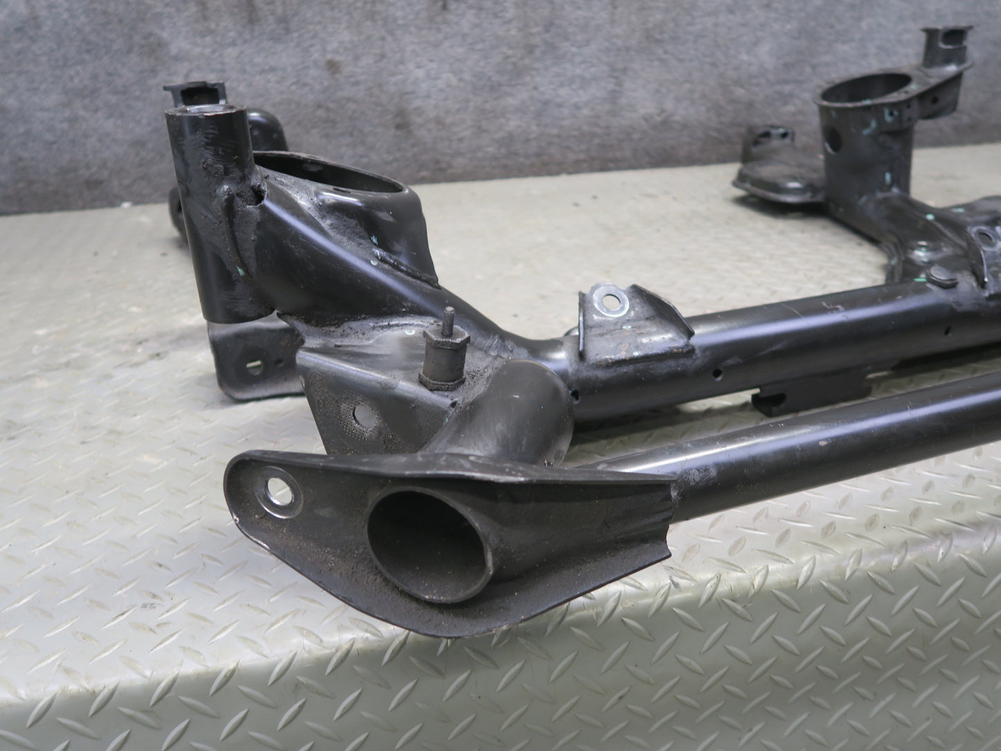00-06 BMW E53 X5 Front Engine Suspension Crossmember Carrier Frame Cradle OEM