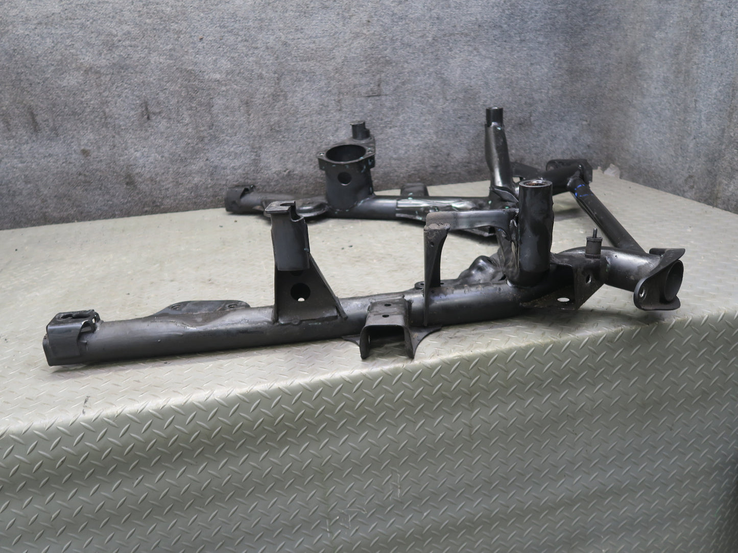 00-06 BMW E53 X5 Front Engine Suspension Crossmember Carrier Frame Cradle OEM