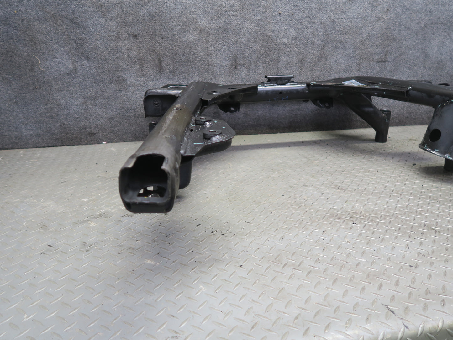 00-06 BMW E53 X5 Front Engine Suspension Crossmember Carrier Frame Cradle OEM