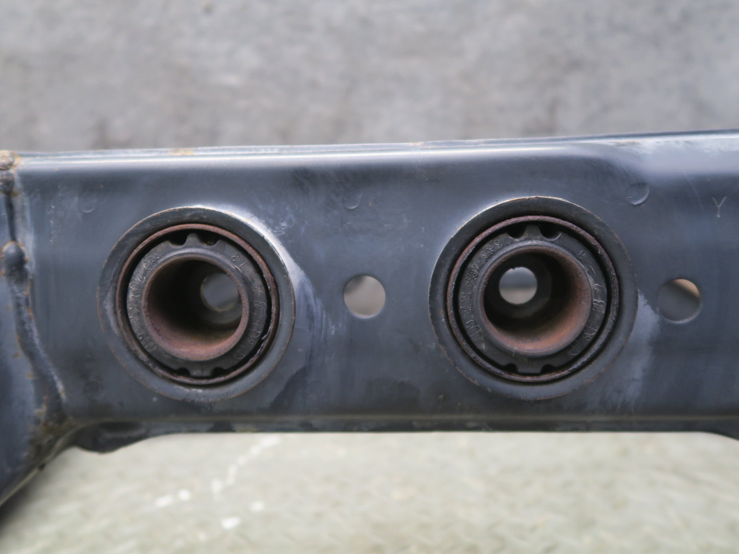95-97 Nissan Gloria HY33 AT Rear Crossmember Subframe Bracket 60K Miles OEM