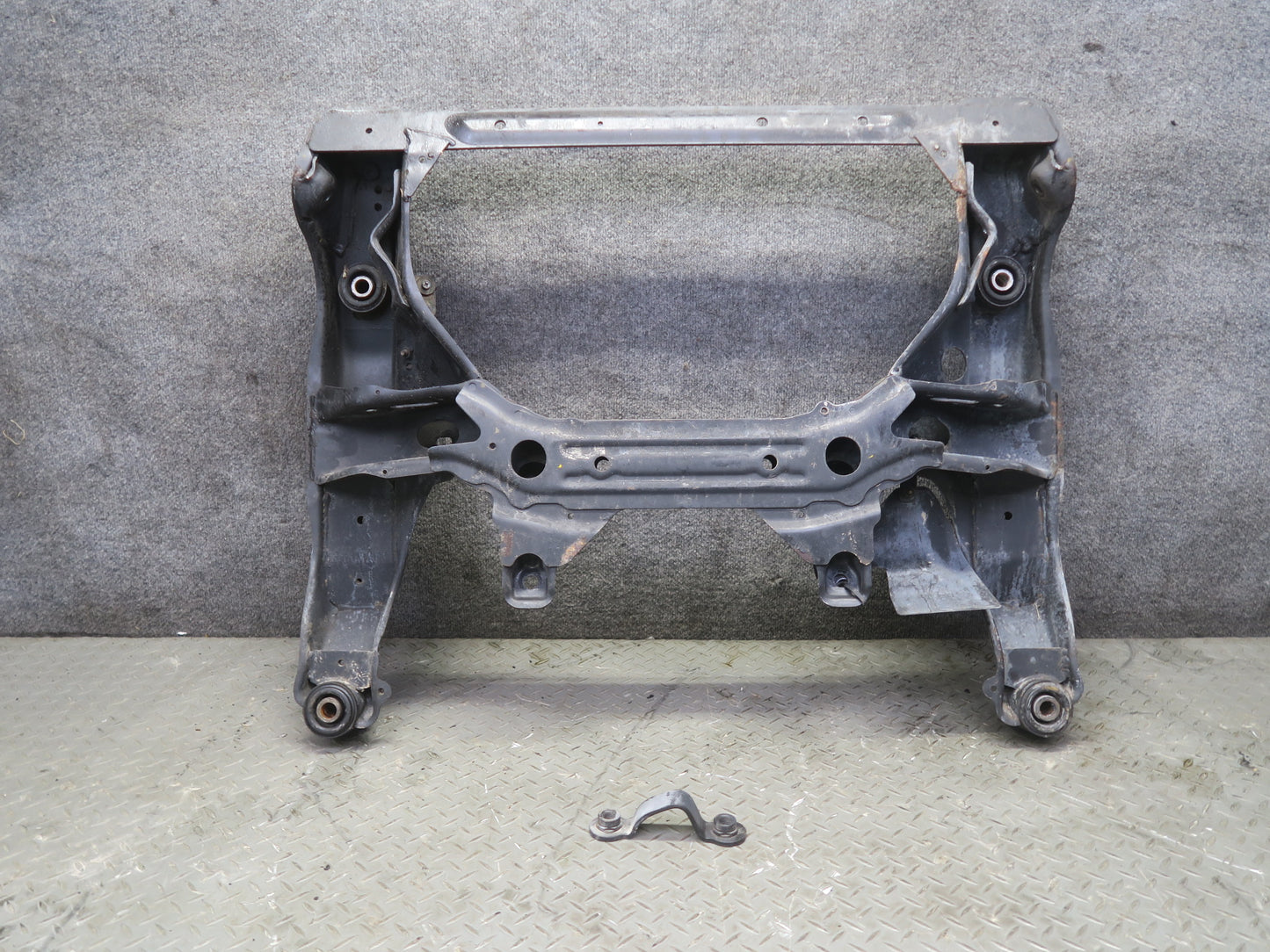 95-97 Nissan Gloria HY33 3.0L Front Crossmember Subframe Bracket 60K Miles OEM