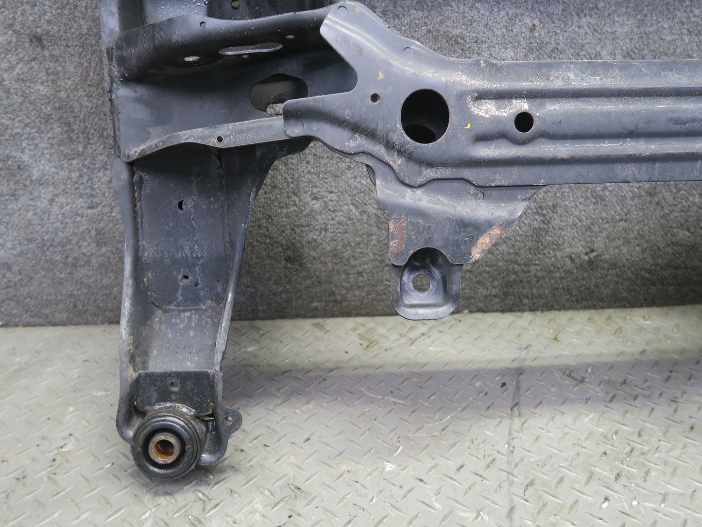 95-97 Nissan Gloria HY33 3.0L Front Crossmember Subframe Bracket 60K Miles OEM