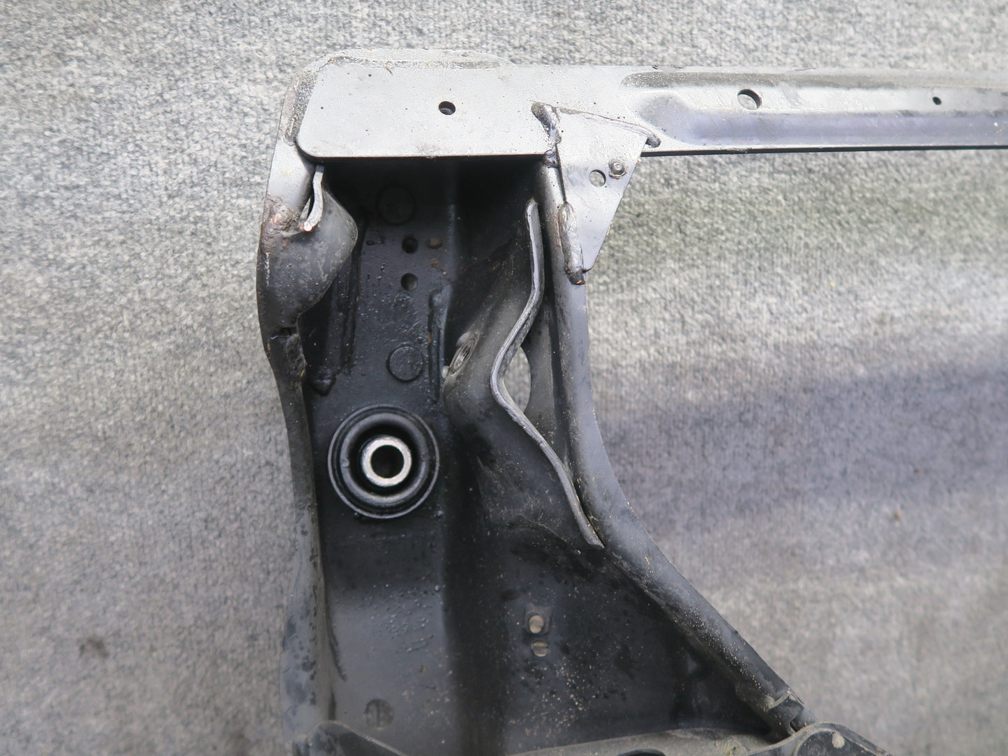 95-97 Nissan Gloria HY33 3.0L Front Crossmember Subframe Bracket 60K Miles OEM