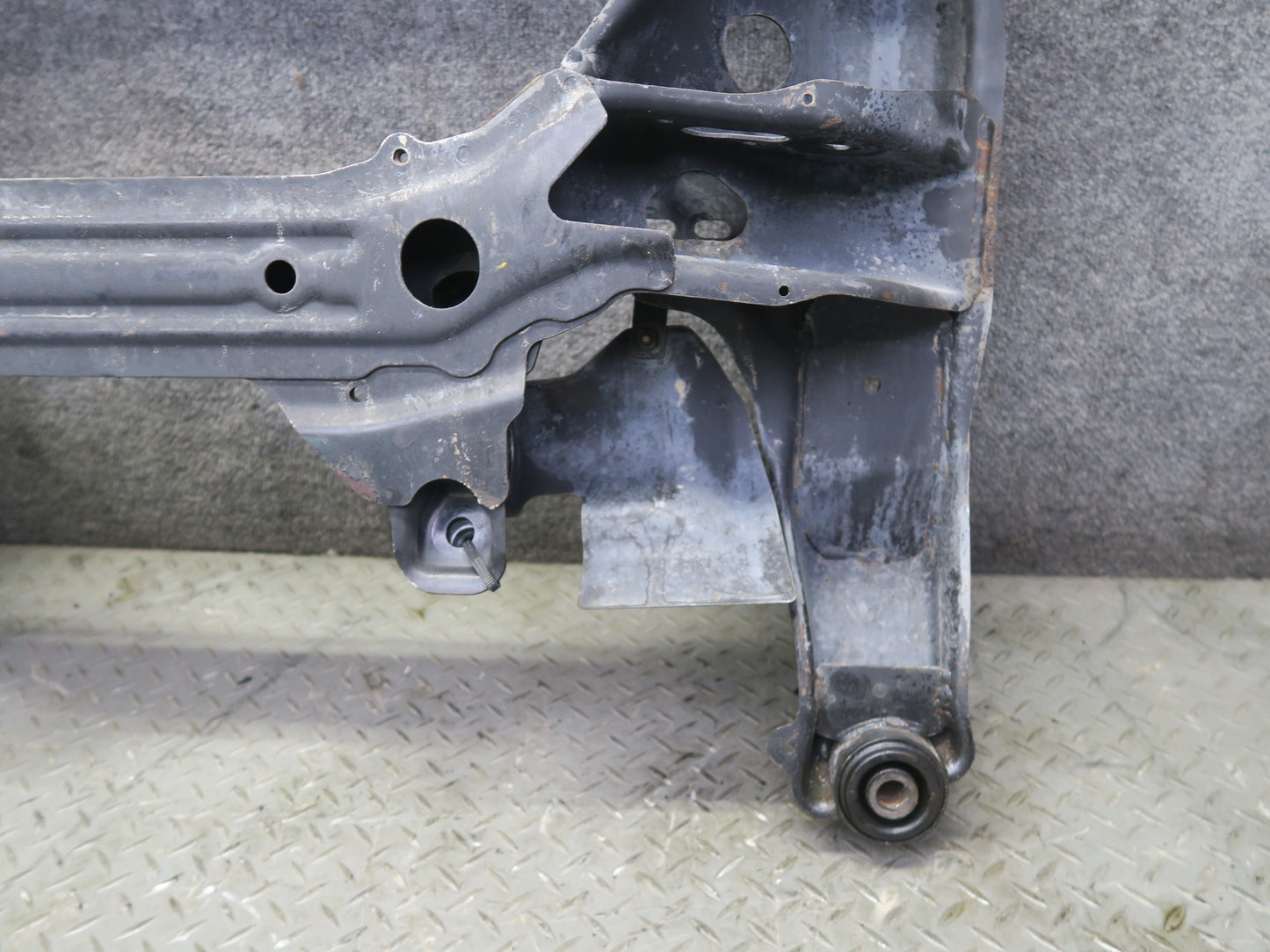 95-97 Nissan Gloria HY33 3.0L Front Crossmember Subframe Bracket 60K Miles OEM