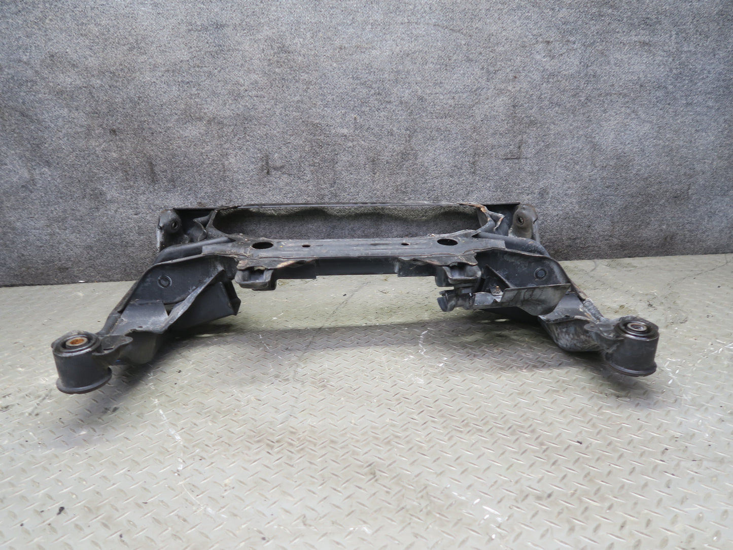 95-97 Nissan Gloria HY33 3.0L Front Crossmember Subframe Bracket 60K Miles OEM