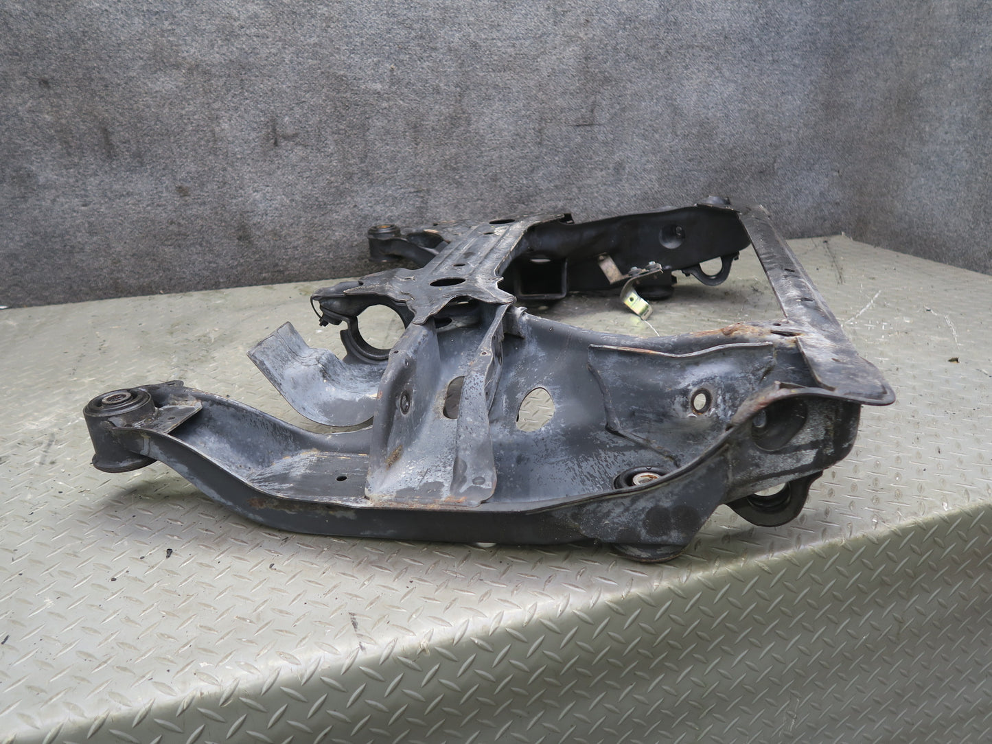 95-97 Nissan Gloria HY33 3.0L Front Crossmember Subframe Bracket 60K Miles OEM