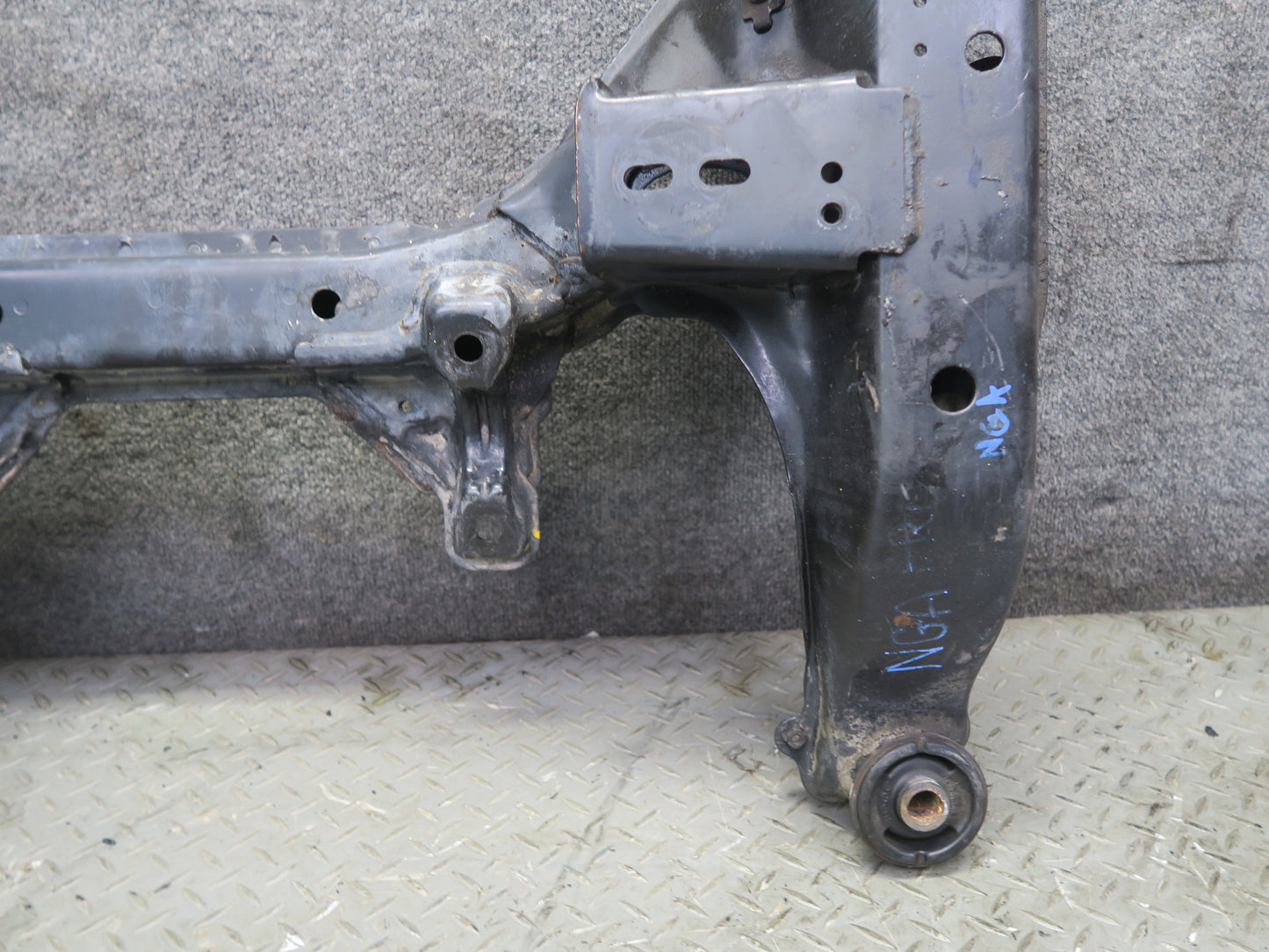 95-97 Nissan Gloria HY33 3.0L Front Crossmember Subframe Bracket 60K Miles OEM