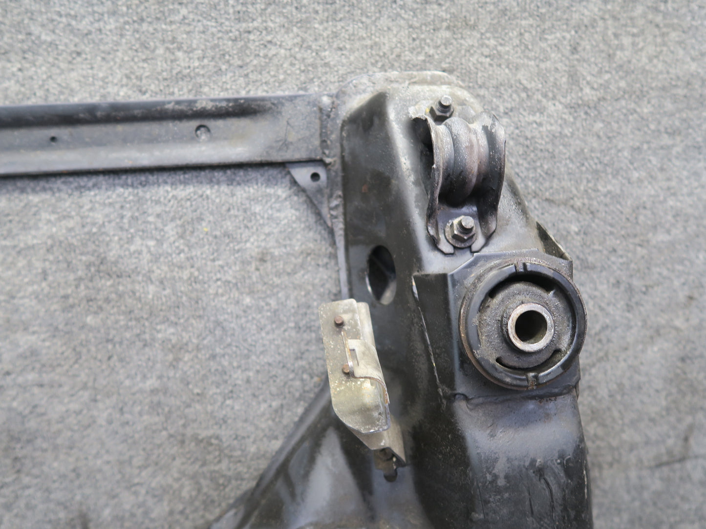 95-97 Nissan Gloria HY33 3.0L Front Crossmember Subframe Bracket 60K Miles OEM