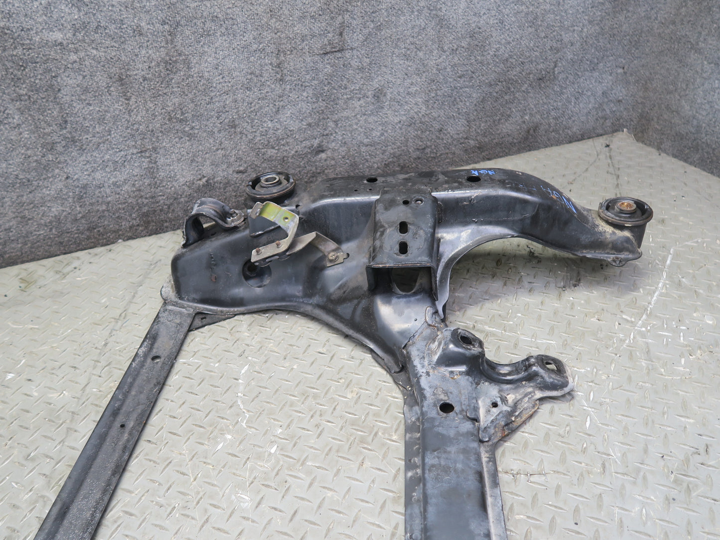 95-97 Nissan Gloria HY33 3.0L Front Crossmember Subframe Bracket 60K Miles OEM