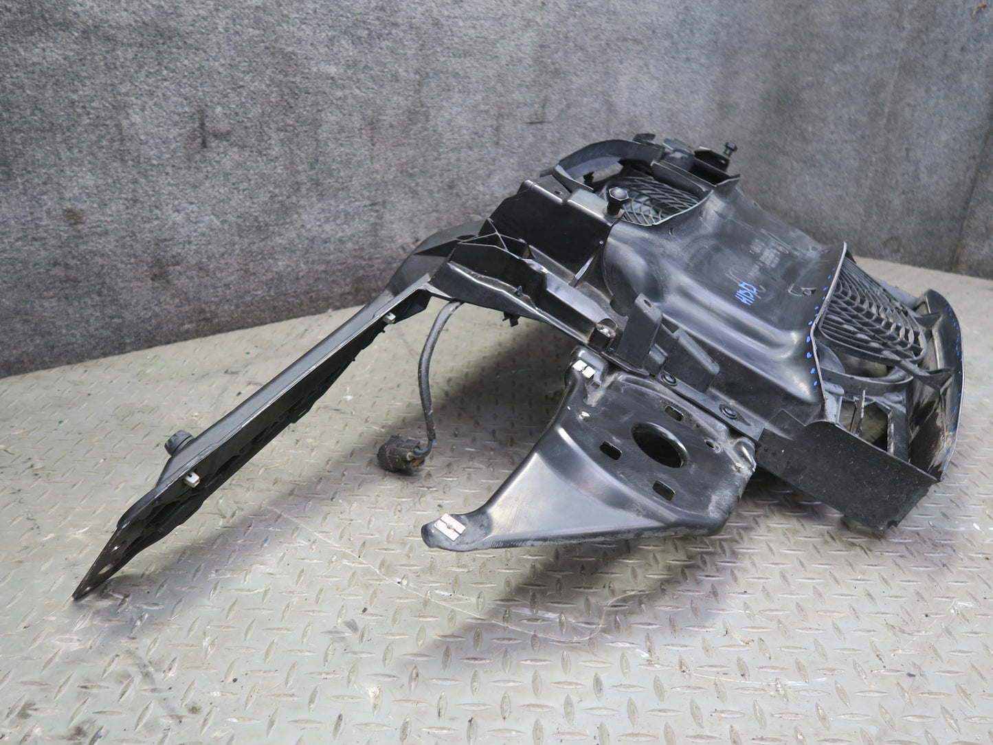 01-03 BMW E46 330ci Convert Front Radiator Air Duct Reinforcement Panel Assy OEM
