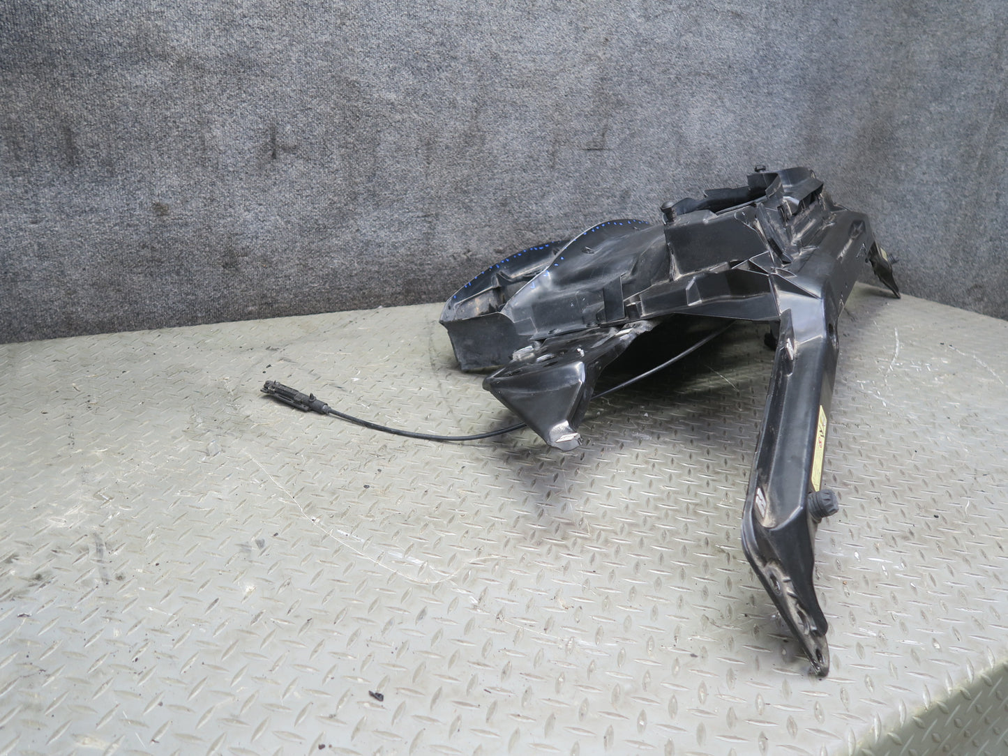 01-03 BMW E46 330ci Convert Front Radiator Air Duct Reinforcement Panel Assy OEM