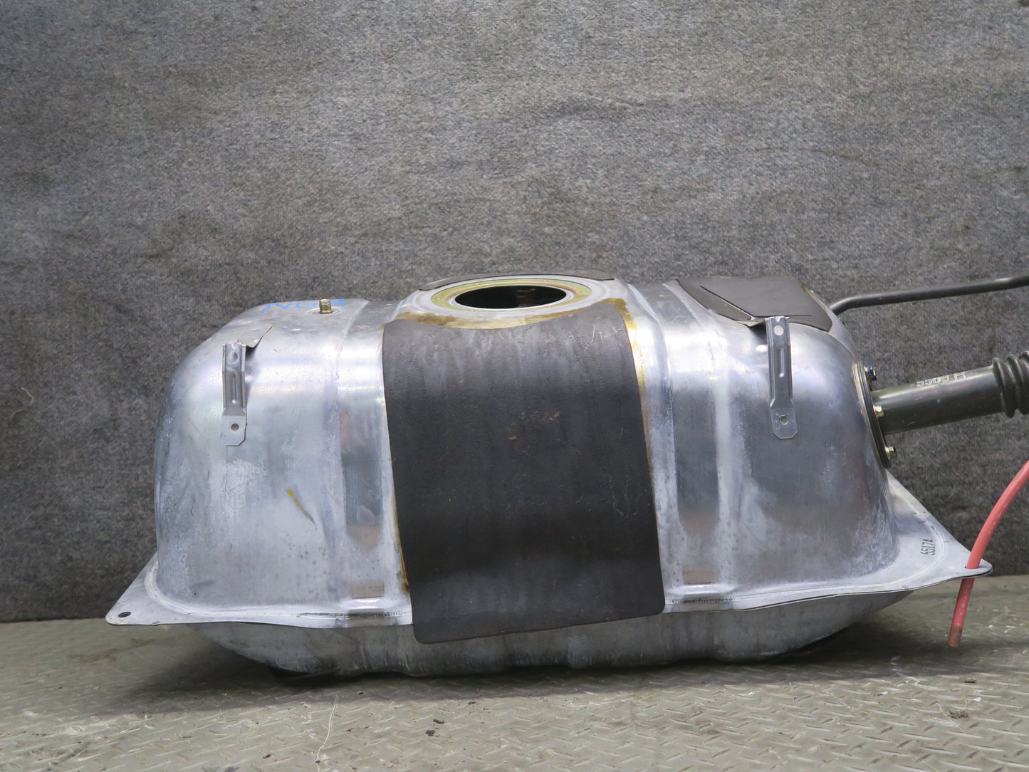 95-97 Nissan Gloria HY33 3.0L Fuel Gas Tank w Filler Neck Set 60K Miles OEM