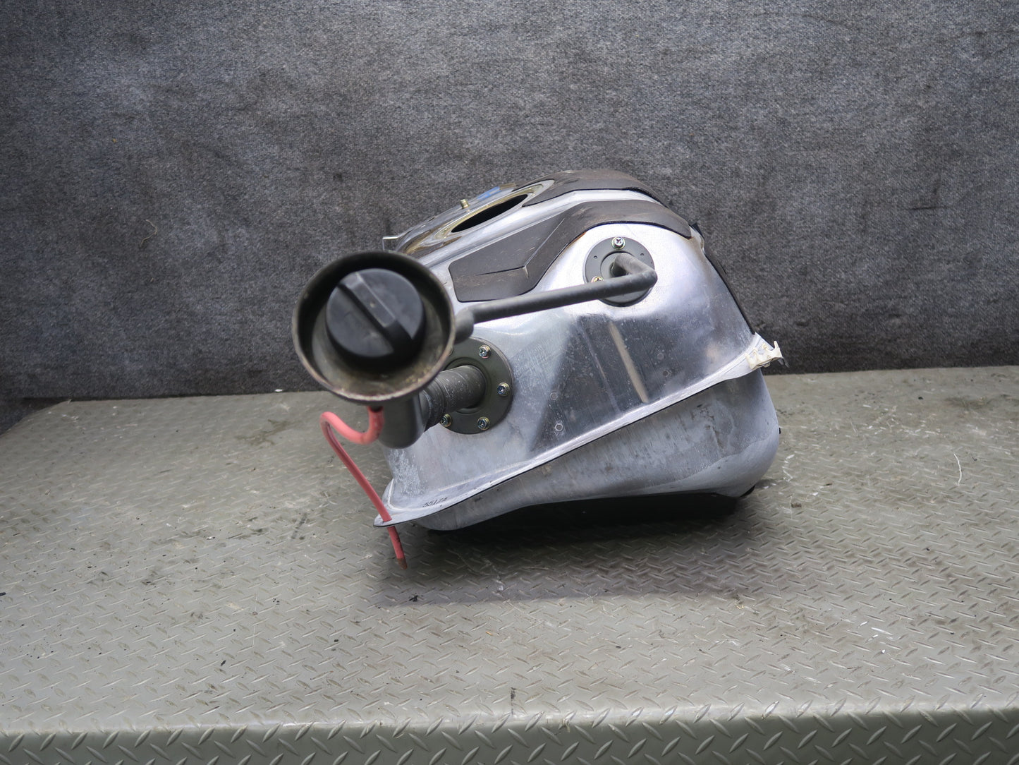 95-97 Nissan Gloria HY33 3.0L Fuel Gas Tank w Filler Neck Set 60K Miles OEM