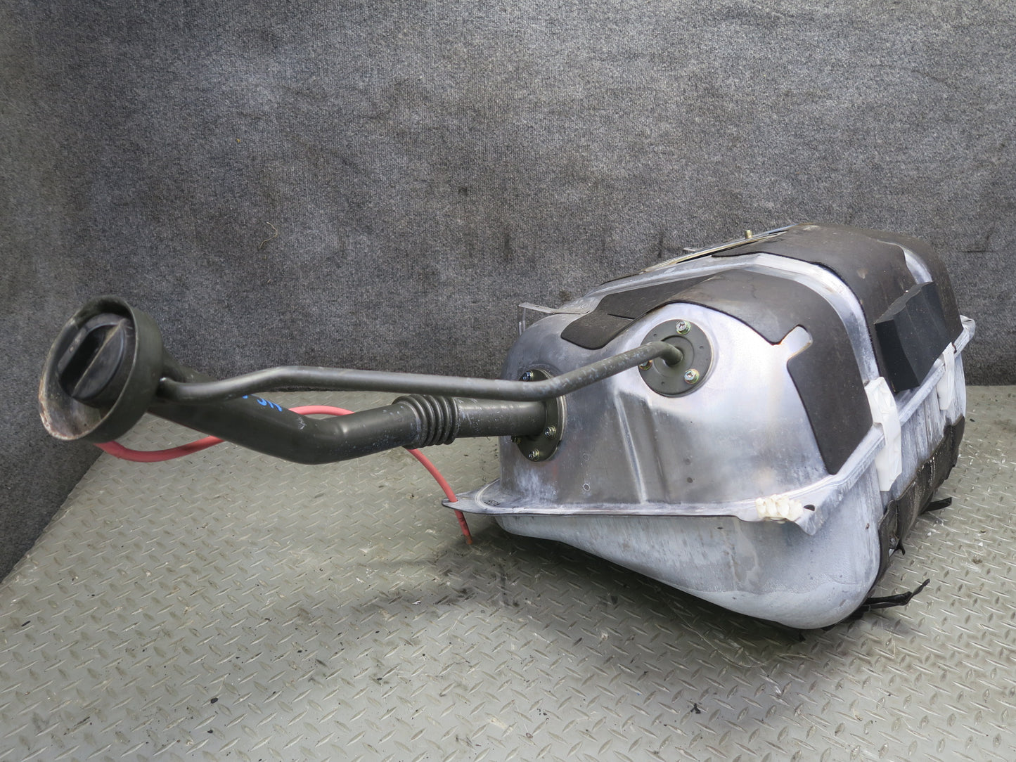 95-97 Nissan Gloria HY33 3.0L Fuel Gas Tank w Filler Neck Set 60K Miles OEM