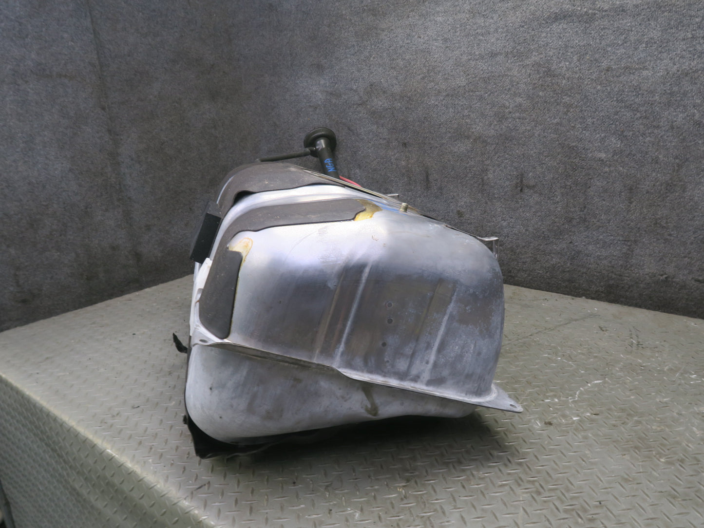 95-97 Nissan Gloria HY33 3.0L Fuel Gas Tank w Filler Neck Set 60K Miles OEM