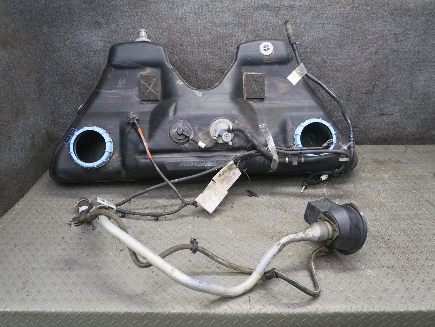 03-05 Ford Thunderbird Gas Fuel Tank Filler Neck Assembly 33K Miles OEM