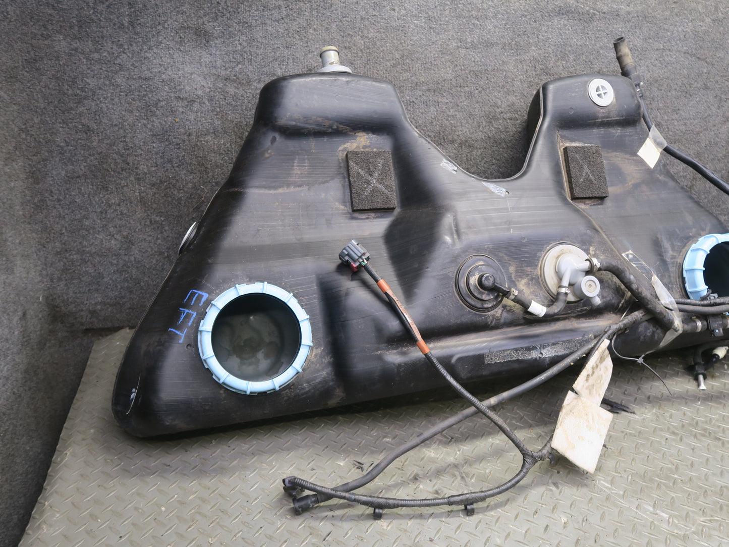 03-05 Ford Thunderbird Gas Fuel Tank Filler Neck Assembly 33K Miles OEM