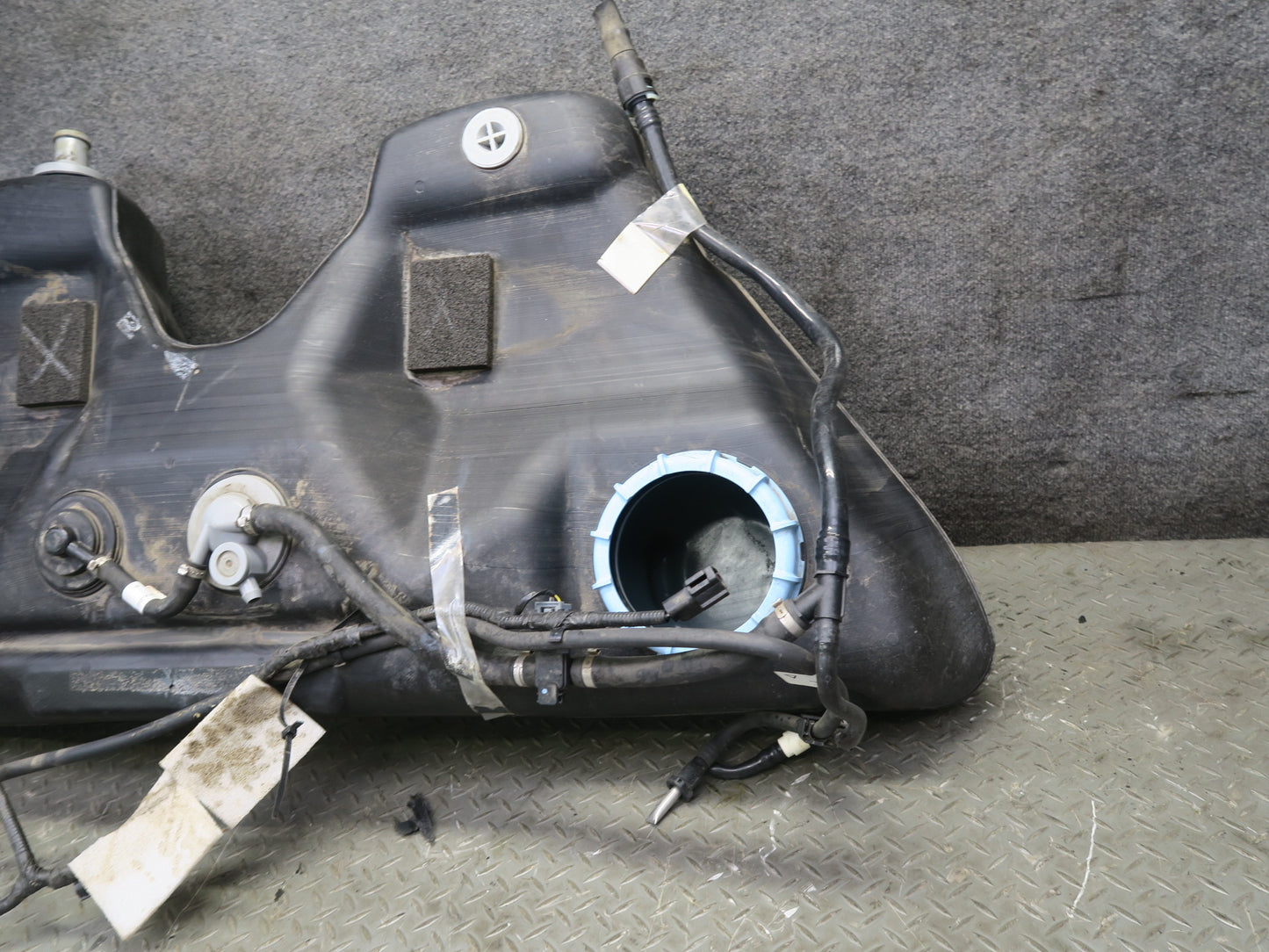 03-05 Ford Thunderbird Gas Fuel Tank Filler Neck Assembly 33K Miles OEM