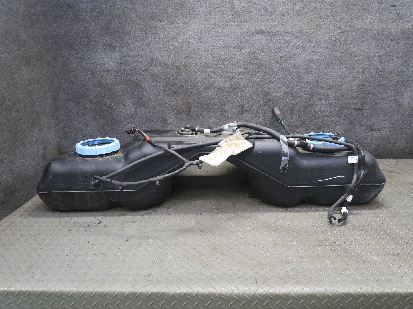 03-05 Ford Thunderbird Gas Fuel Tank Filler Neck Assembly 33K Miles OEM