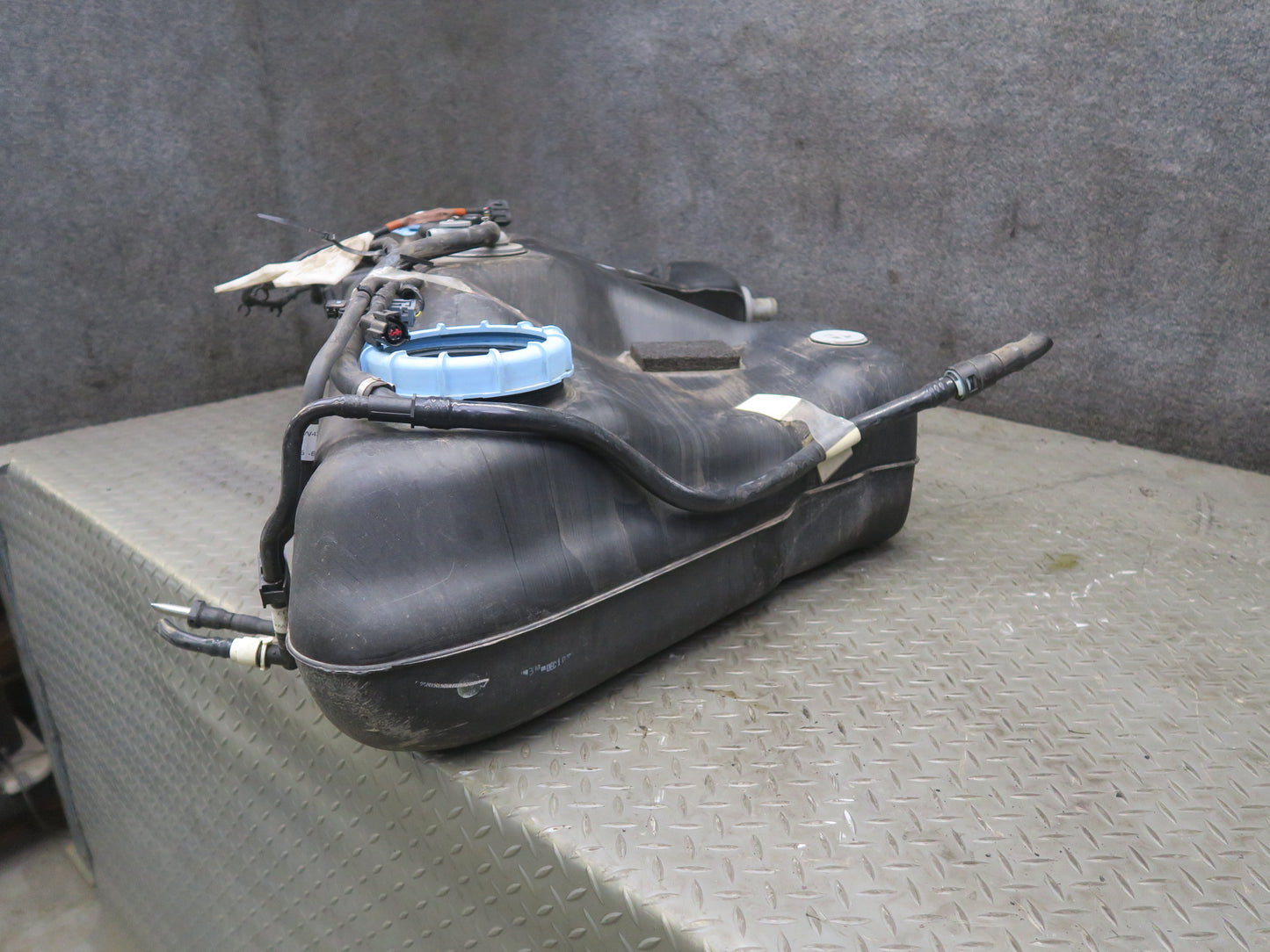 03-05 Ford Thunderbird Gas Fuel Tank Filler Neck Assembly 33K Miles OEM