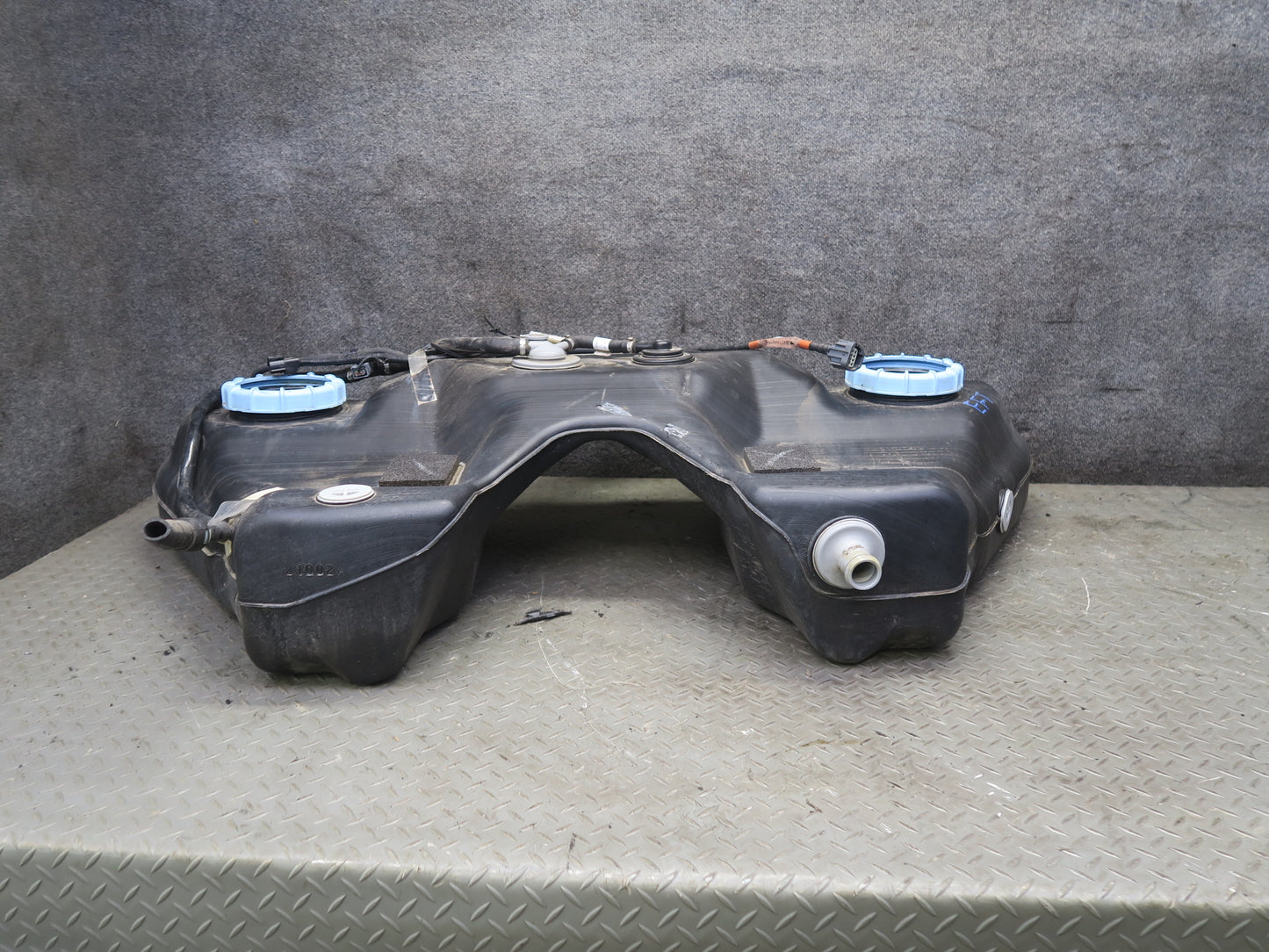 03-05 Ford Thunderbird Gas Fuel Tank Filler Neck Assembly 33K Miles OEM