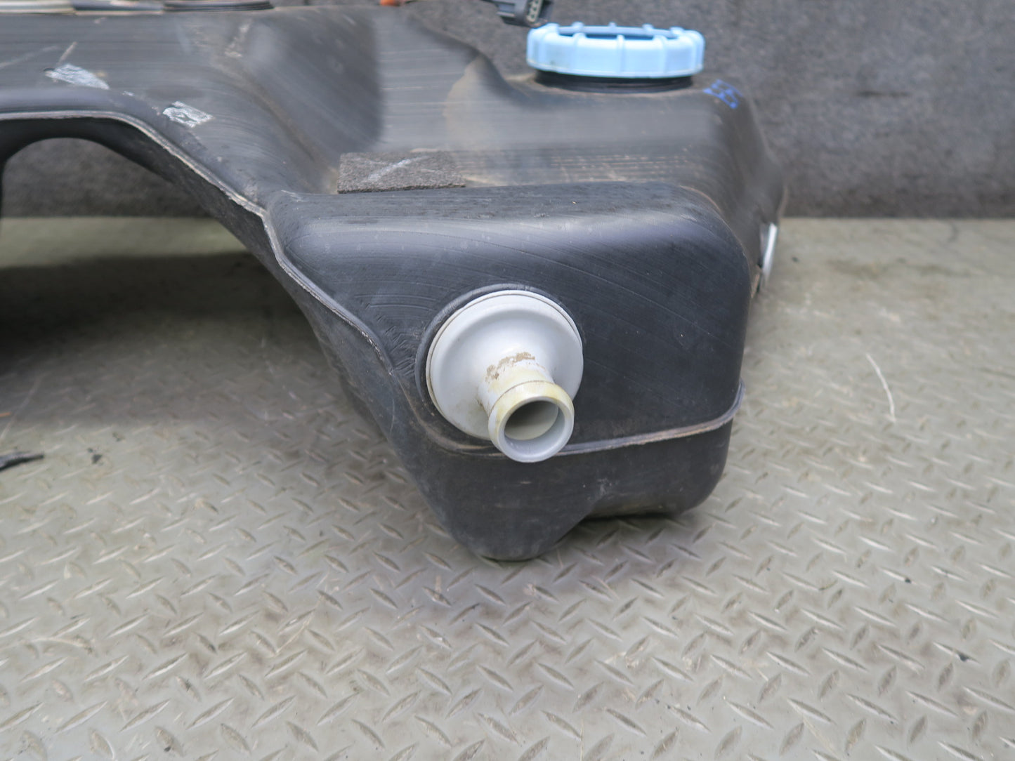 03-05 Ford Thunderbird Gas Fuel Tank Filler Neck Assembly 33K Miles OEM