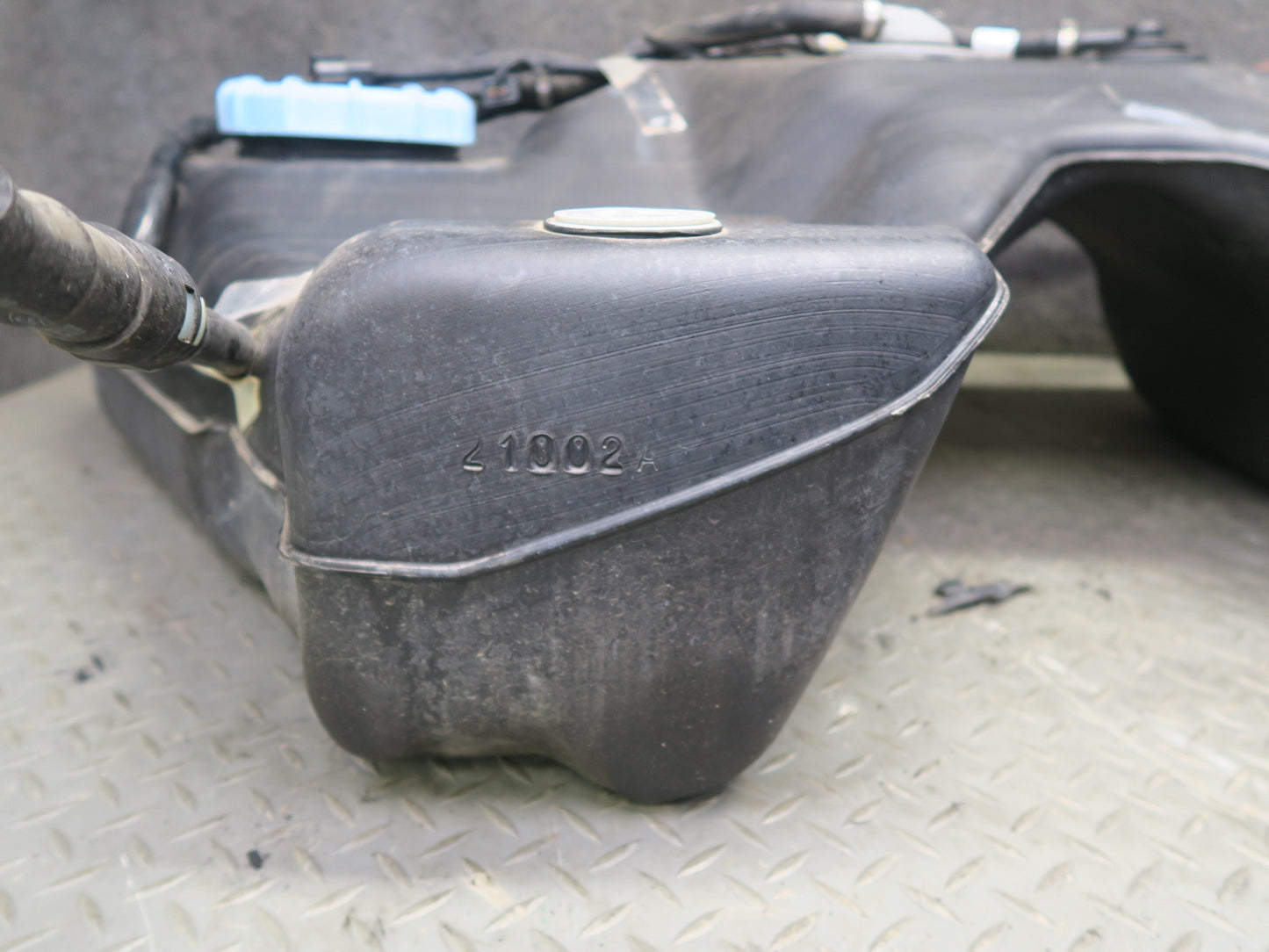 03-05 Ford Thunderbird Gas Fuel Tank Filler Neck Assembly 33K Miles OEM