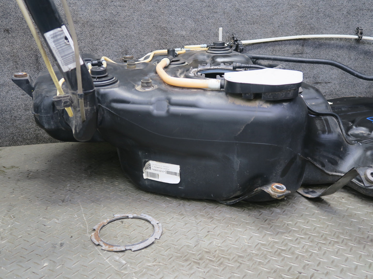2015-2018 Porsche Macan Turbo Fuel Gas Tank W/ Filler Neck & Vapor Canister Assy